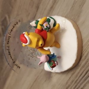Hallmark 2005 Disney Winnie the Pooh & Piglet Ornament ~ True Friends